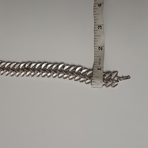 NWOT Sarah Coventry Silver Tone bracelet - Picture 9 of 9